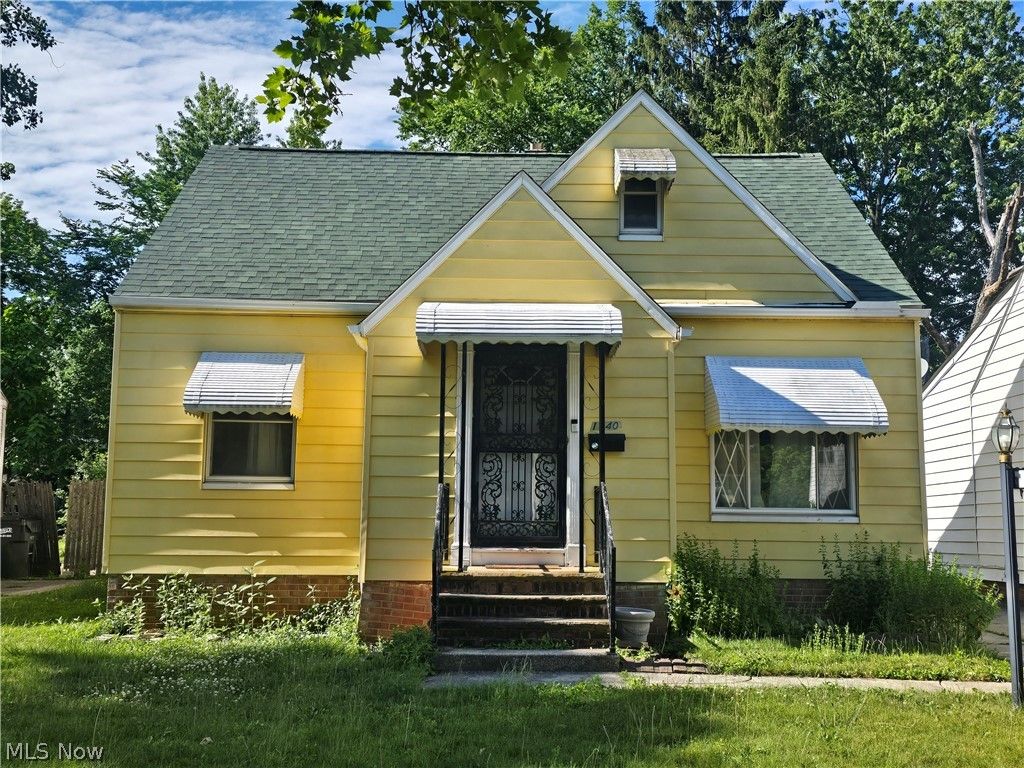 Photo of 19403 Ridgewood Avenue, Warrensville Heights, OH 44122 (MLS # 5223706)