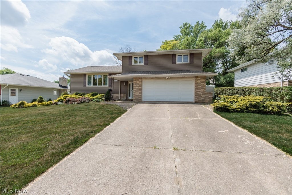 Photo of 2207 Jacqueline Drive, Parma, OH 44134 (MLS # 5217580)