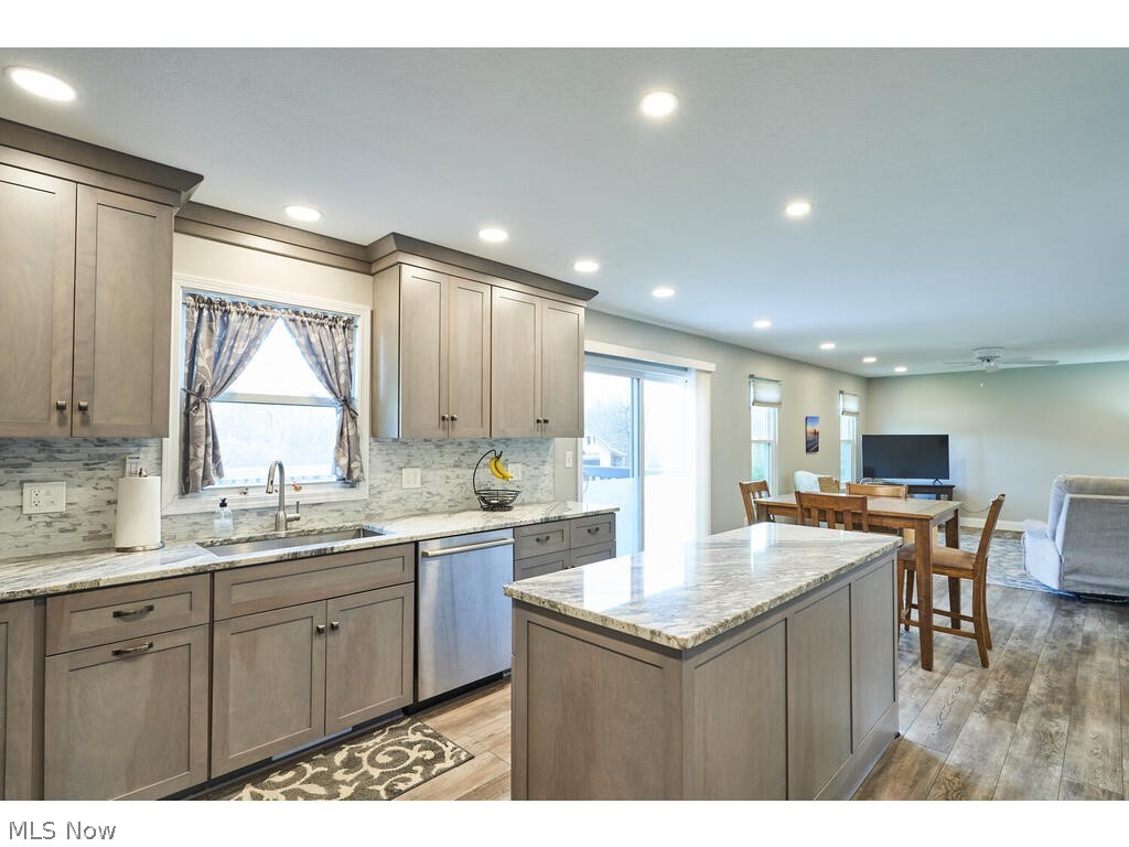 Dellwoods Es - Residential