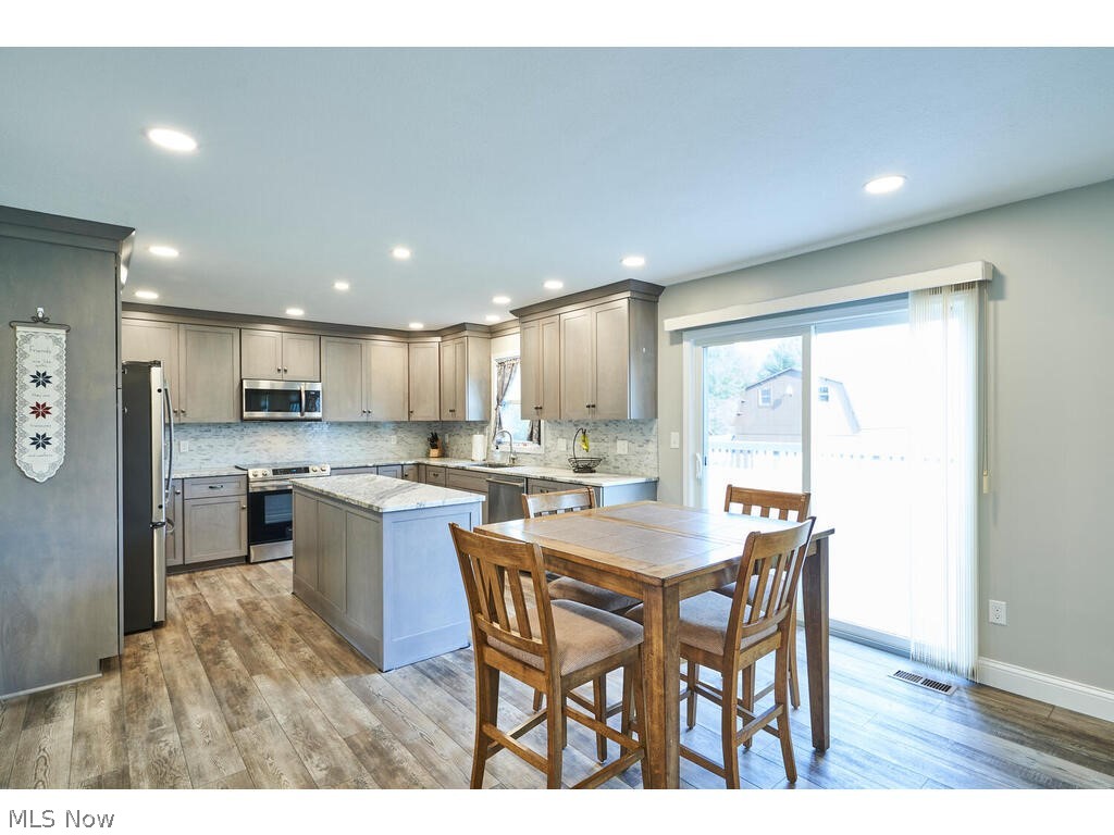 Dellwoods Es - Residential