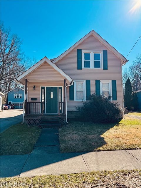 Homes For Sale - 212 E Bridge Street<br/> Berea, OH 44017