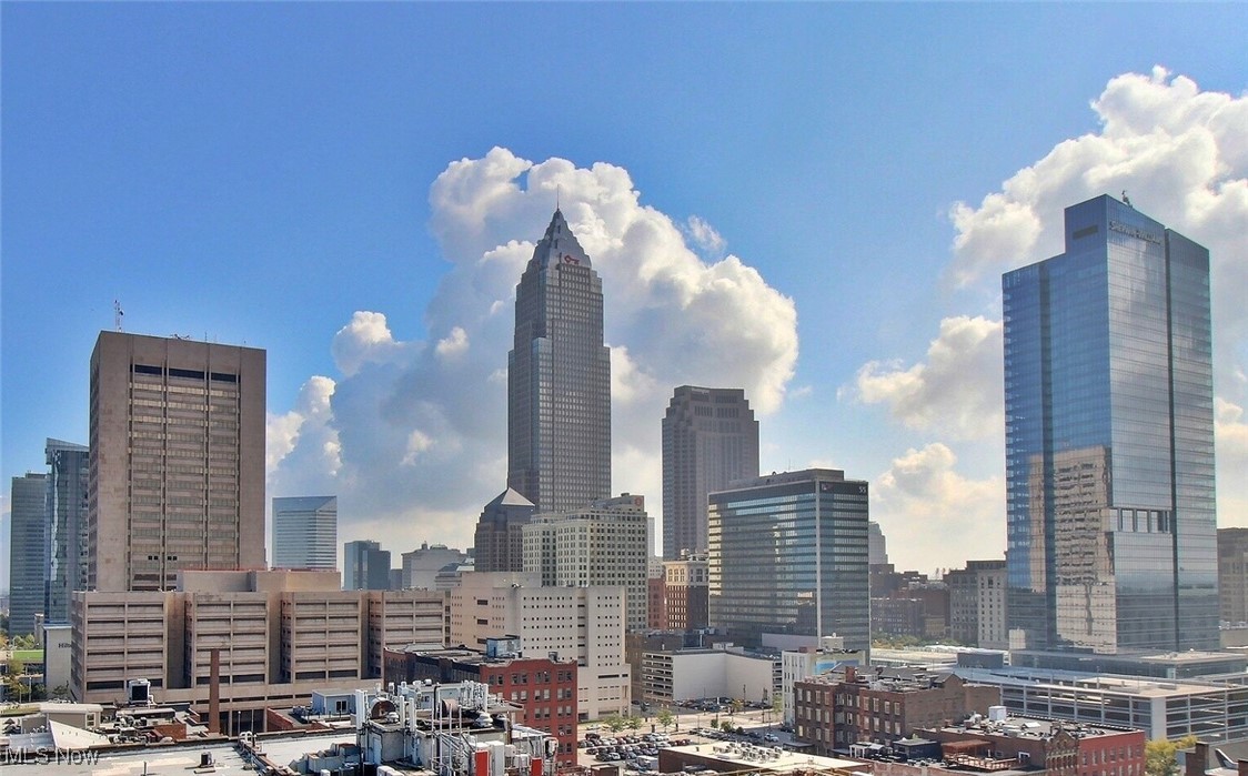 701 W Lakeside Avenue 1301