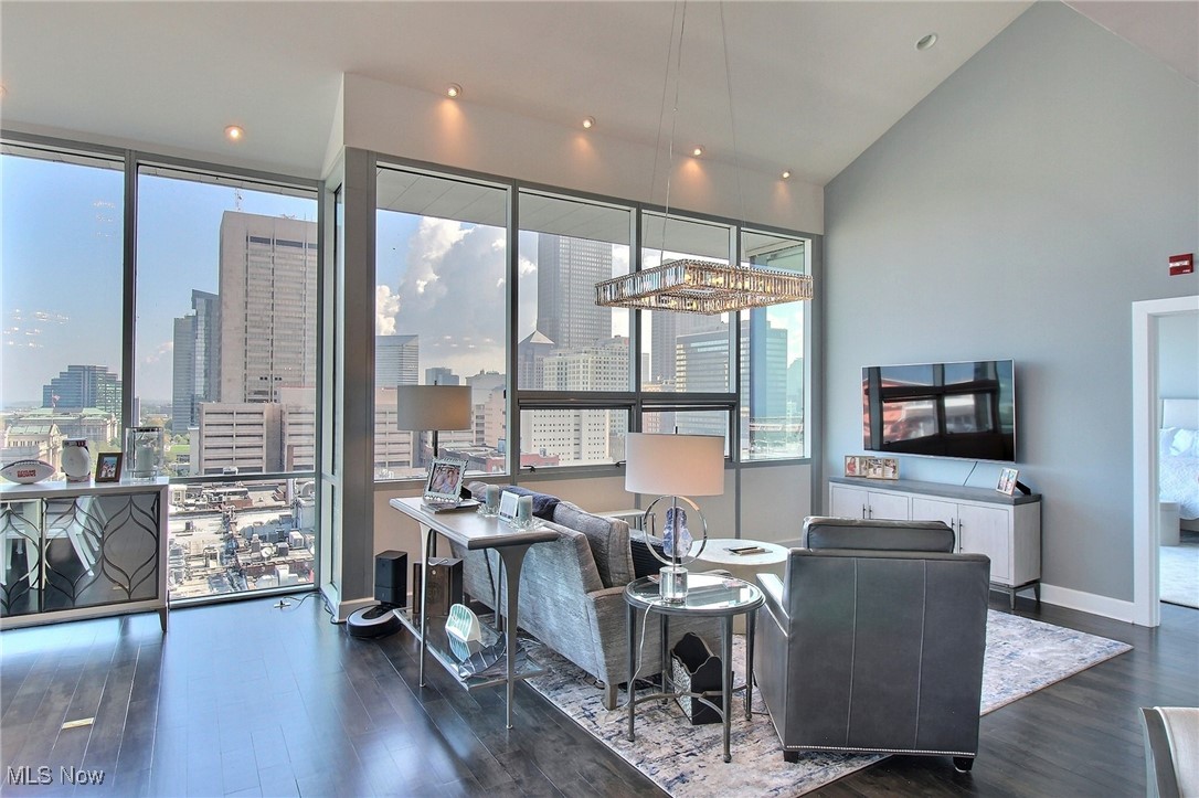 Pinnacle Condo - Residential