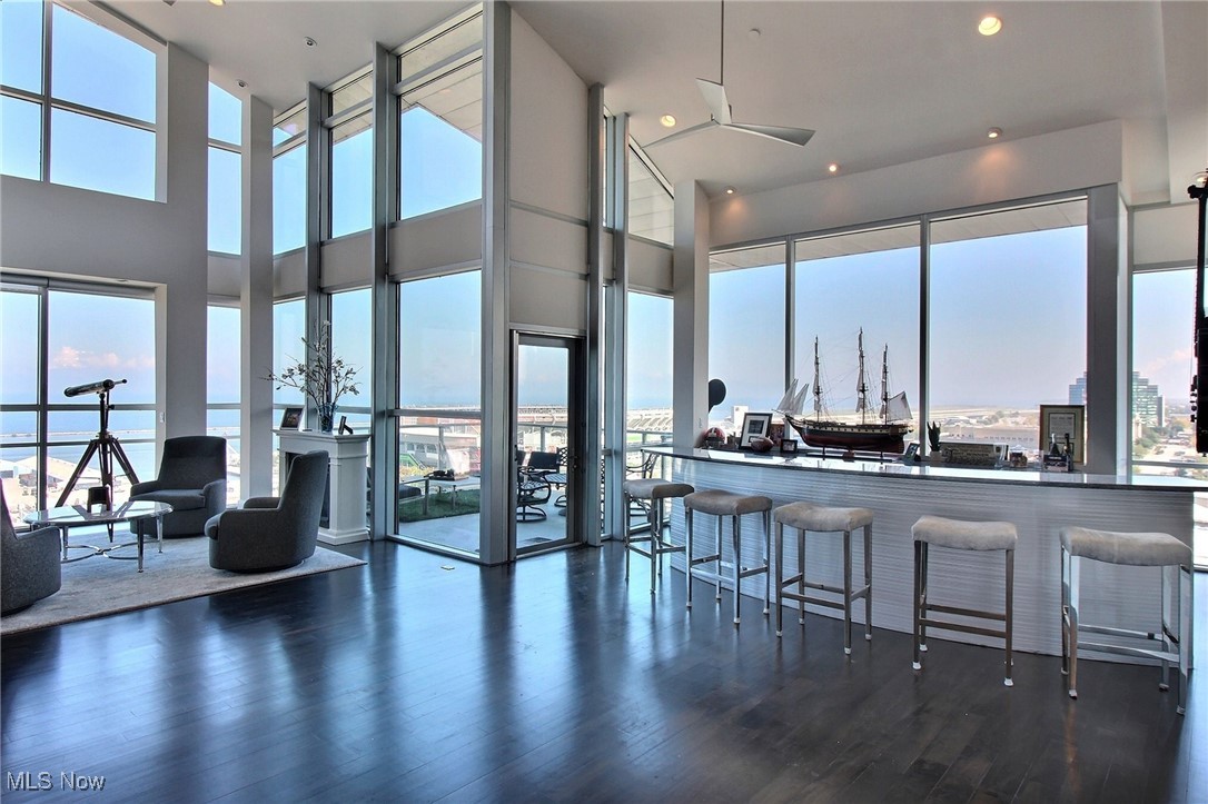 701 W Lakeside Avenue 1301