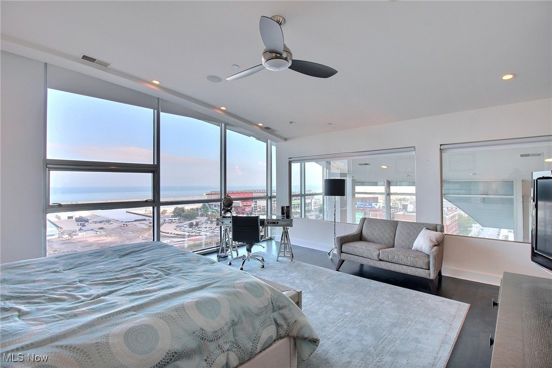 Pinnacle Condo - Residential