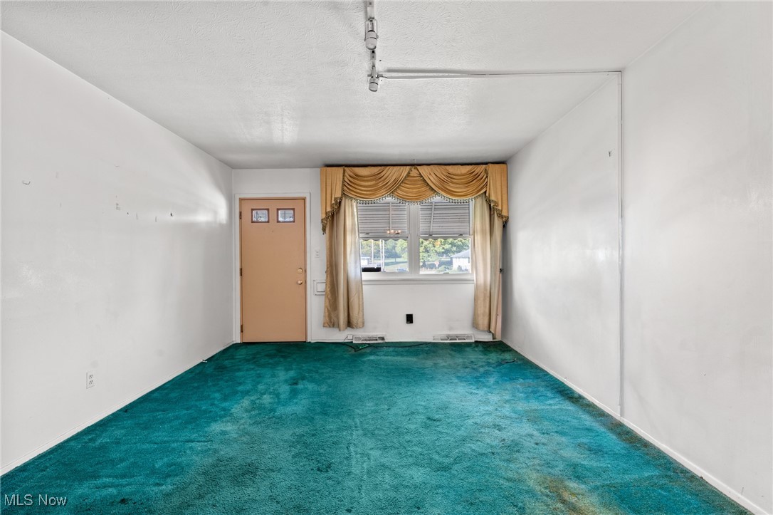 4244 E 177th Place