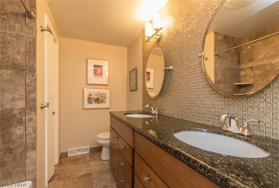 Moreland Hills - Residential