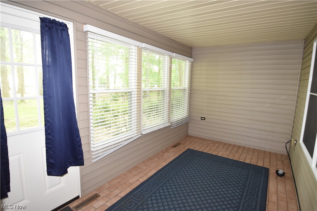 Forest Huntington Woods Condo - Residential