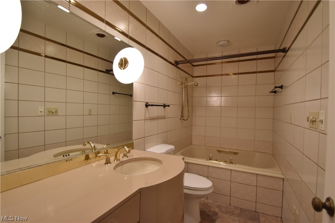 Forest Huntington Woods Condo - Residential