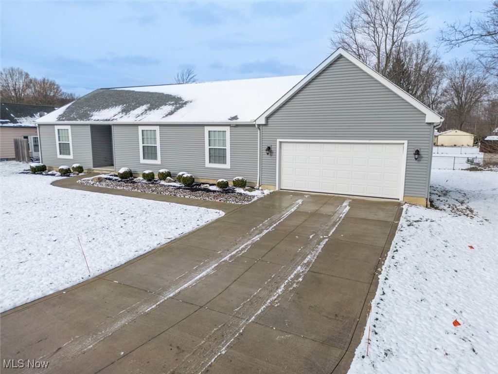 Photo of 27 Oviatt Drive, Northfield, OH 44067 (MLS # 5174770)
