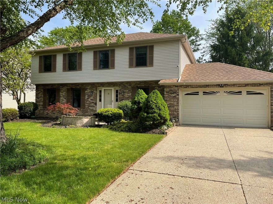 Welcome home to this beautiful 4 bed, 2.5 bath colonial with full finished basement located in highly desirable Chandler Commons.  Enjoy your evenings in your living room with new flooring and a wood burning fireplace.  The updated kitchen and dining room are large enough for you to entertain guests!  Enjoy your backyard from either your sunroom, deck or patio on .37 acres!  Don't miss this one!