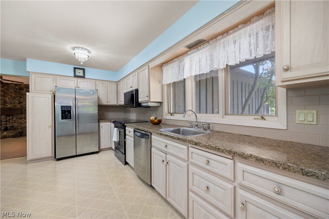 8636 Scarlet Oak Lane