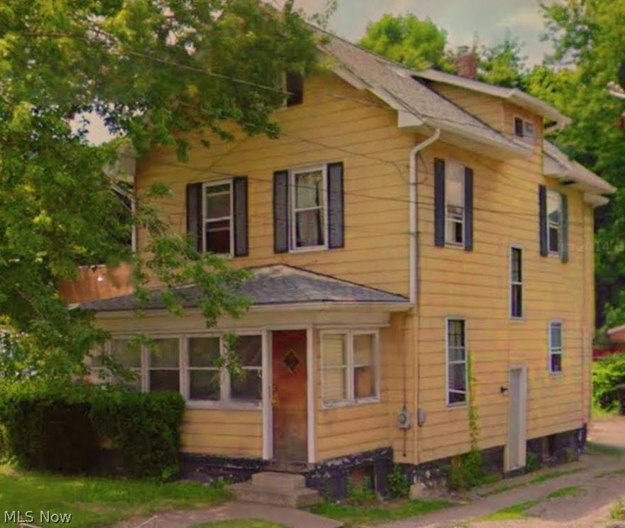 *ABSOLUTE AUCTION * WED OCTOBER 28TH - 5:30pm*
INVESTMENT OPPORTUNITY!!

Two story sided home, 40’x106’ lot with city utilities, four or five bedrooms, one and a half baths, finished attic, full basement with FA gas furnace, updated electric, easy access to highways, open for viewing one hour prior to bidding. Auction opportunity for the handyman!! Sells to the high bidder at Absolute Auction!!