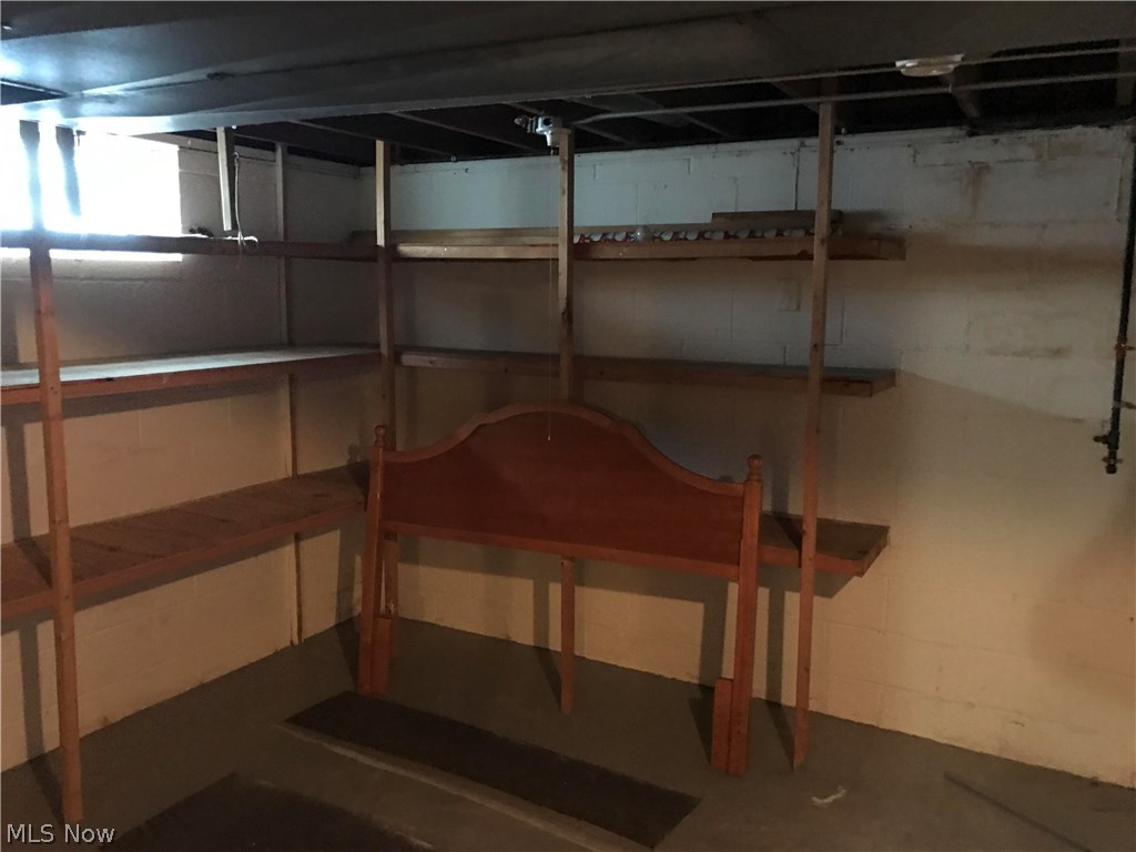 Townhouses Condo Estates Condo - Residential