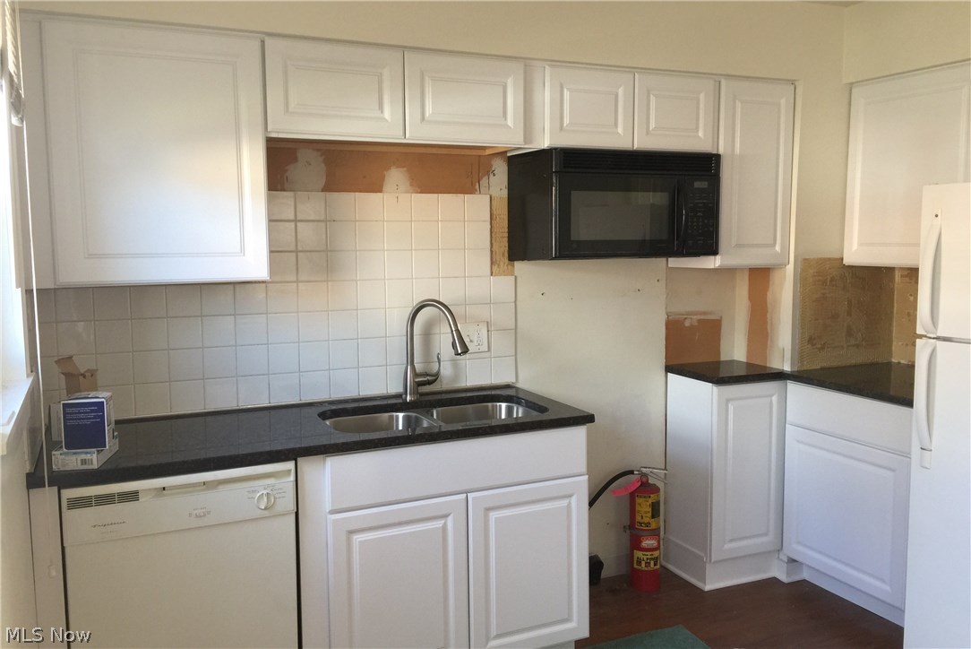 Townhouses Condo Estates Condo - Residential