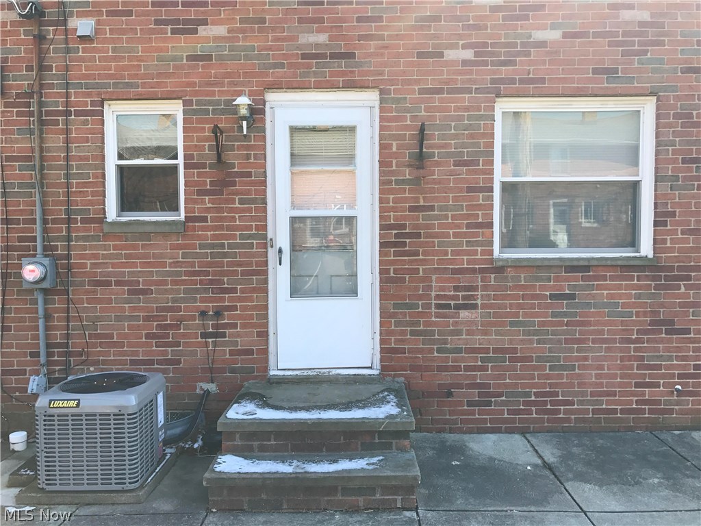 Townhouses Condo Estates Condo - Residential