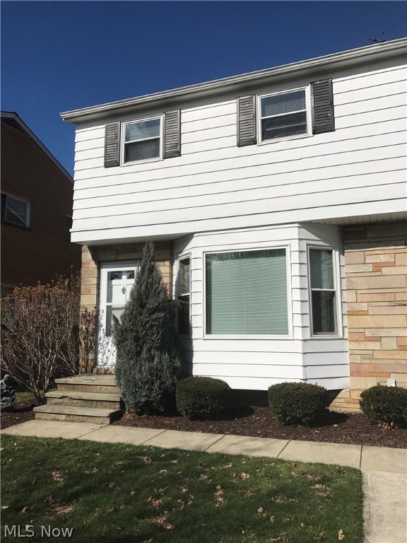 Townhouses Condo Estates Condo - Residential