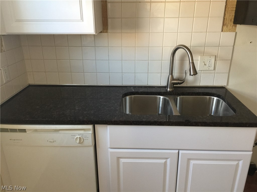 Townhouses Condo Estates Condo - Residential