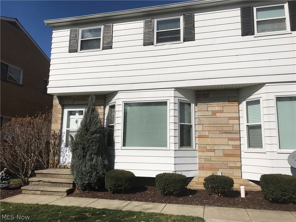 Townhouses Condo Estates Condo - Residential