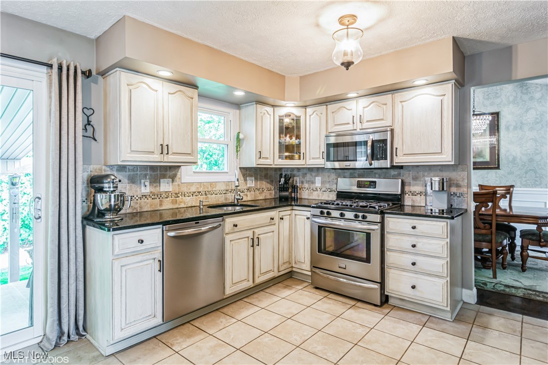 37 Monticello Drive, Brunswick, Ohio image 6