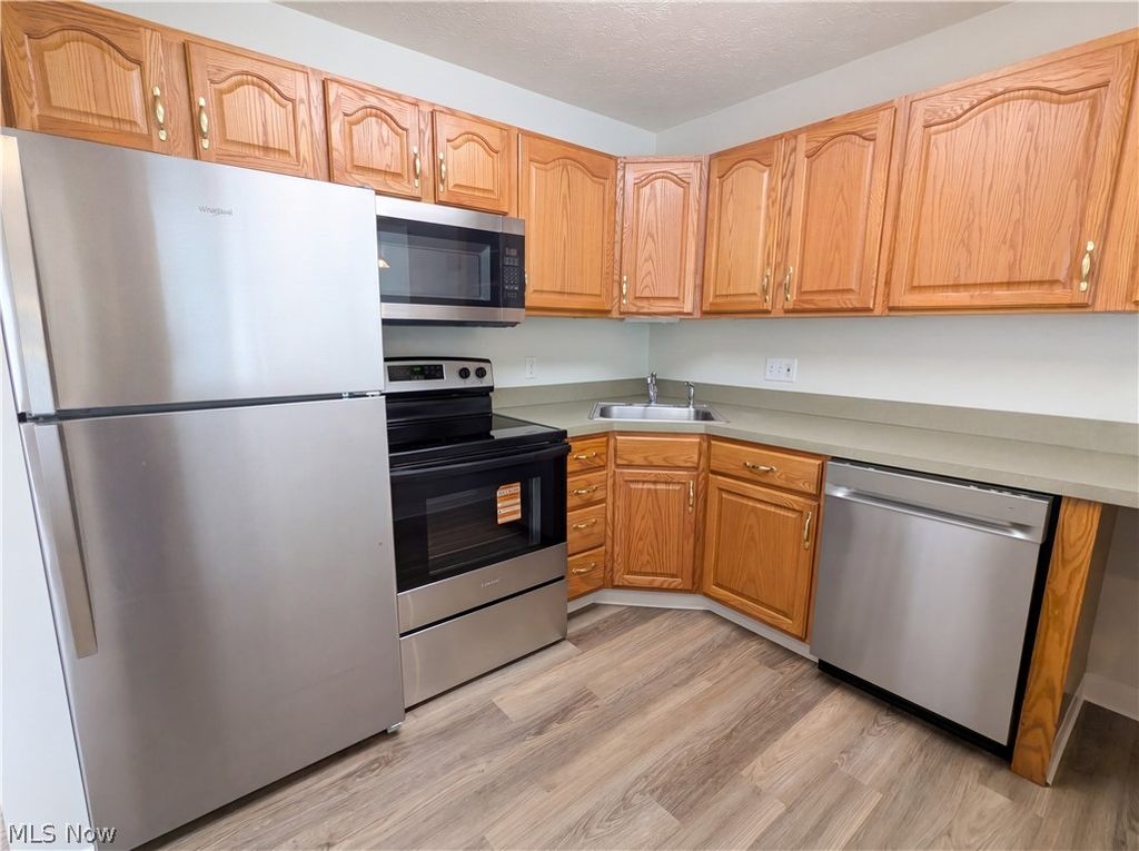 Photo of 1352 Meadow Run, Copley, OH 44321 (MLS # 5209343)