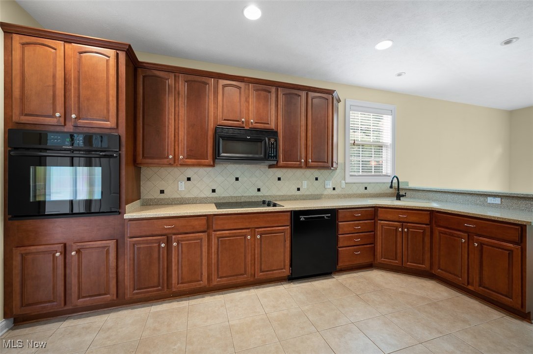 Westlake, Ohio 44145, United States, 3 Bedrooms Bedrooms, ,4 BathroomsBathrooms,Residential,Contingent,135418