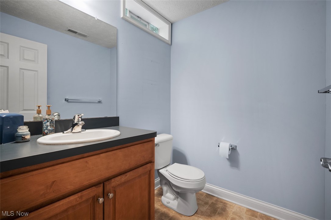 Westlake, Ohio 44145, United States, 3 Bedrooms Bedrooms, ,4 BathroomsBathrooms,Residential,Contingent,135418