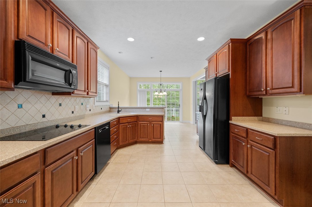 Westlake, Ohio 44145, United States, 3 Bedrooms Bedrooms, ,4 BathroomsBathrooms,Residential,Contingent,135418