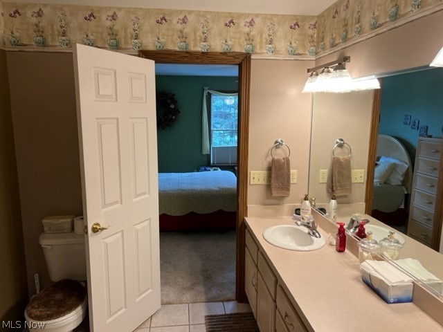 Main image without alt text