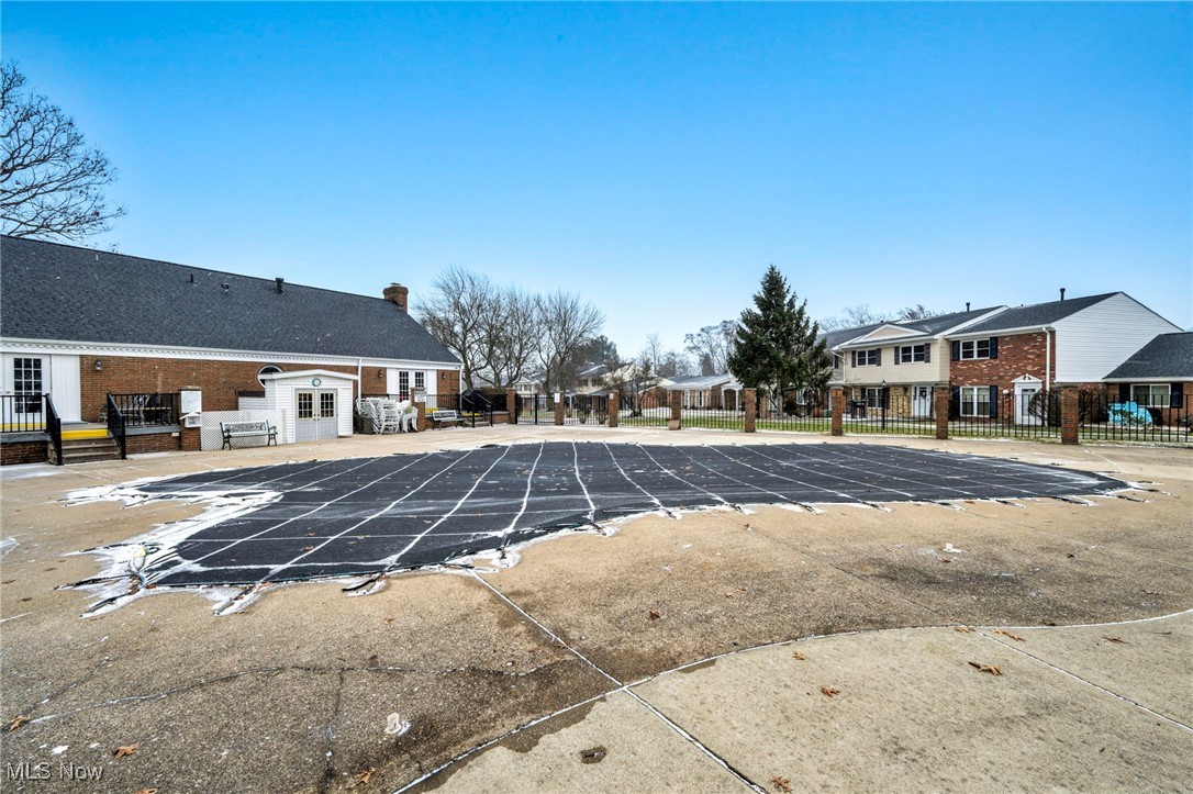 Country Club Twnhse North - Residential