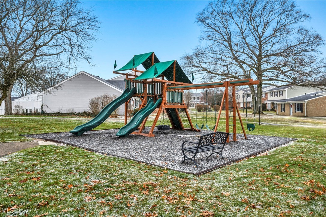 Country Club Twnhse North - Residential