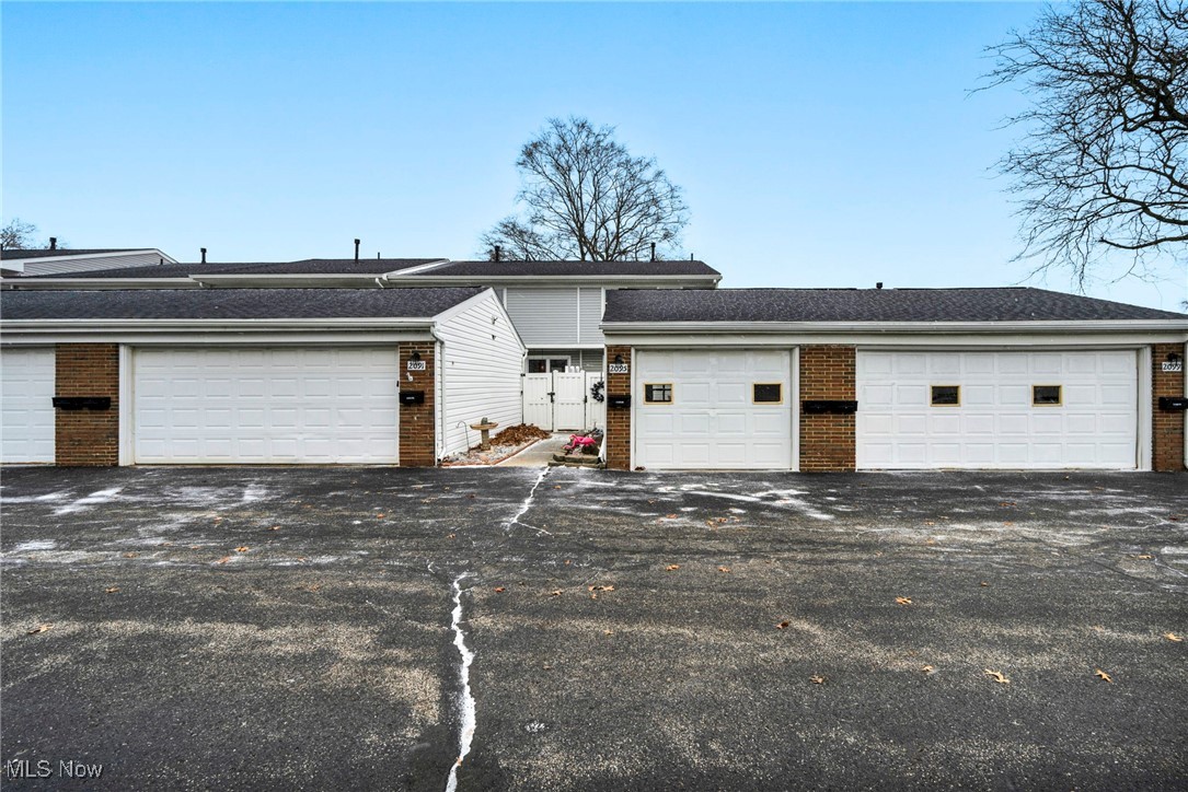 Country Club Twnhse North - Residential