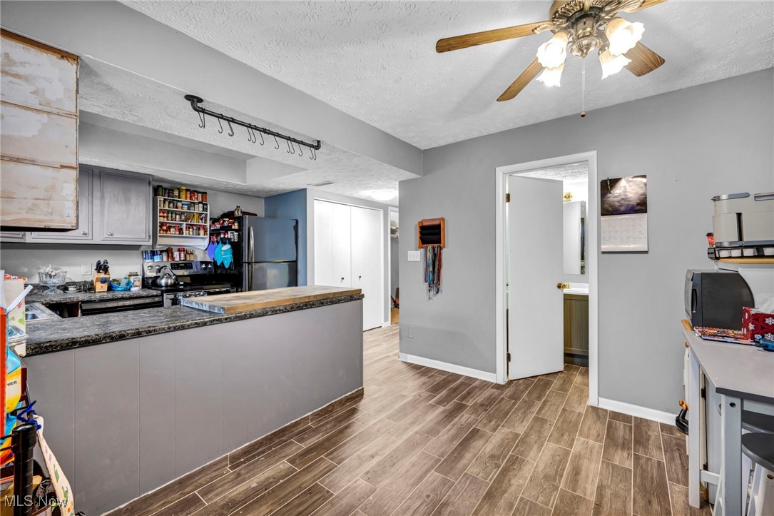 Country Club Twnhse North - Residential