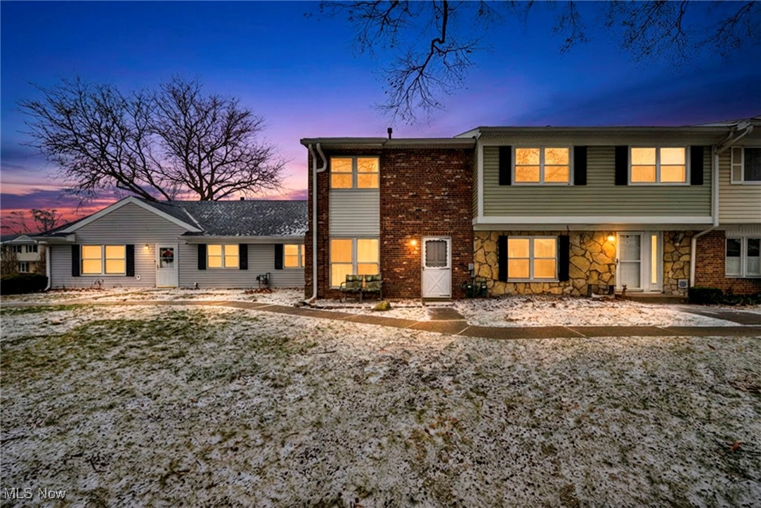 Country Club Twnhse North - Residential