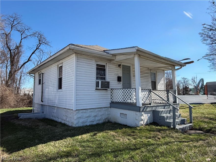 Smaller Ranch with two bedrooms and one bath, both front and back porches, sits beside river for great summer time enjoyment!
New roof in 2021. Rents for $500/Month.