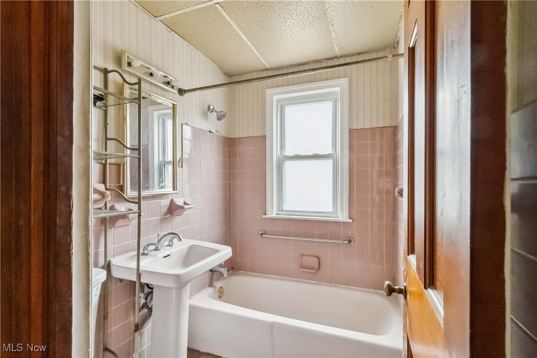16301 Invermere Avenue, Cleveland, Ohio image 20