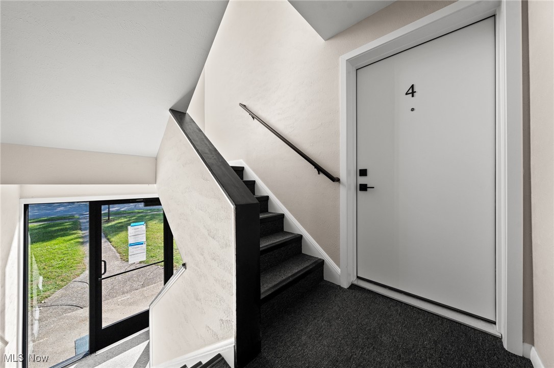 Rocky River, Ohio 44116, United States, 2 Bedrooms Bedrooms, ,1 BathroomBathrooms,Residential,Pending,228453