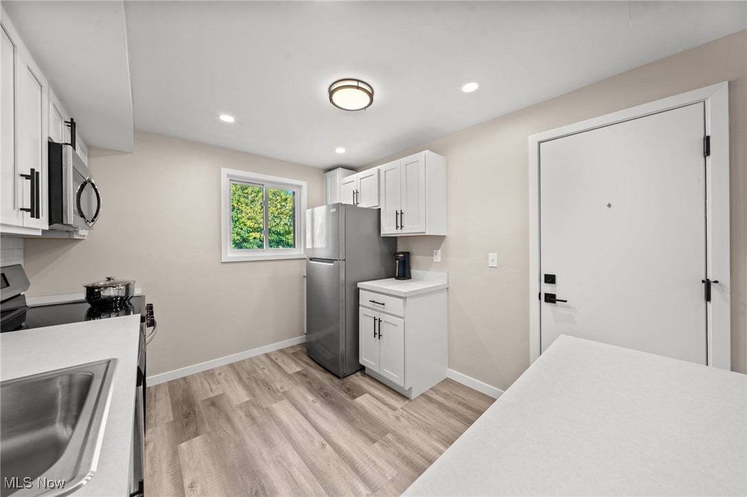 Rocky River, Ohio 44116, United States, 2 Bedrooms Bedrooms, ,1 BathroomBathrooms,Residential,Pending,228453