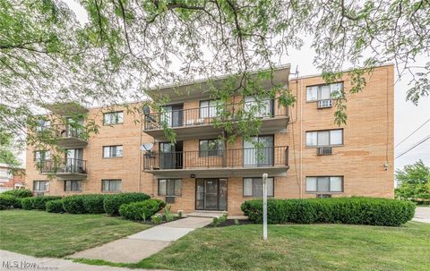 17901 Lake Shore Boulevard, Cleveland, OH 44119 - #: 5163040