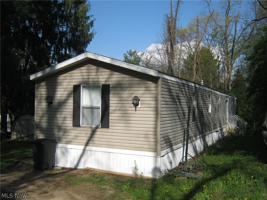 Selling 2001 Fleetwood trailer,  16 X 80  MUST BE MOVED.   Buyer is responsible for having mobile moved.  3 bedroom, 2 bath mobile being sold "as is"