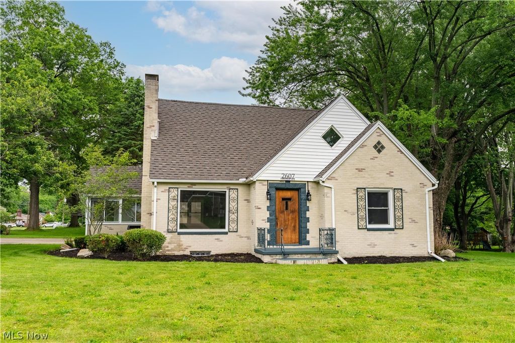 Photo of 2607 Lakeside Avenue NW, Canton, OH 44708 (MLS # 5212316)