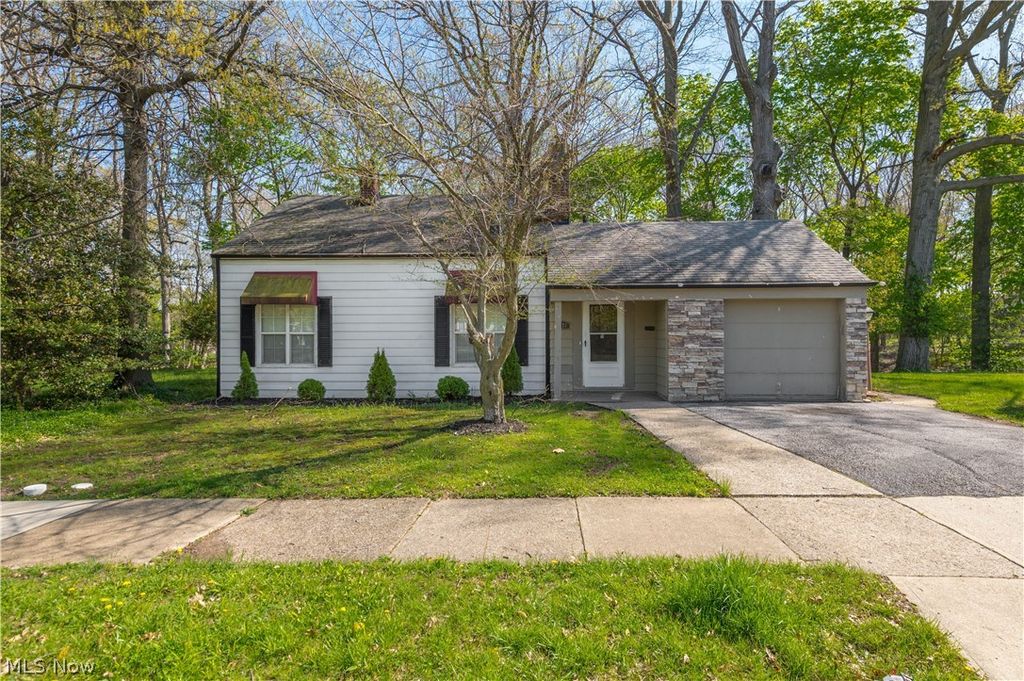 Photo of 3675 Randolph Road, Cleveland Heights, OH 44121 (MLS # 5204877)