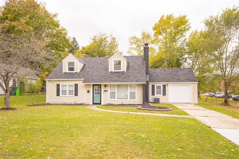 1774 E 236 Street, Euclid, OH 44117 - #: 5159478