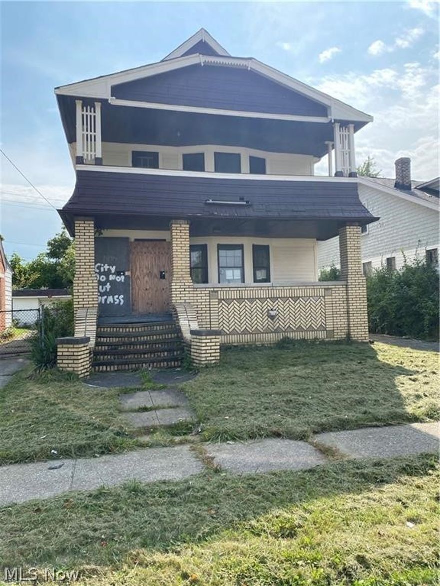 Investor Opportunity  !!!!  Multi-family in need of love and work.  Quiet locale. Great potential and opportunity for high rent income. Each level is divided with 2 bedrooms and 1 full bath with a porch/deck for each unit. Duplex or single family