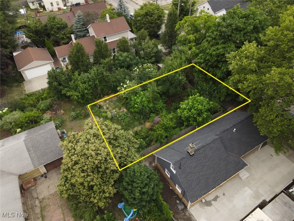 Incredible Opportunity in the Heart of Ohio City!
Rare chance to build on one of the most desirable streets in Ohio City. This prime vacant lot is perfectly suited for builders or developers looking to construct a well-sized single-family home in a high-demand area. Surrounded by newly built and renovated homes, this lot offers strong resale potential with recent nearby sales ranging from $600K to $700K+.
Ideal for those who value community development and affordable homeownership. The long-time seller-54 years in the neighborhood-is committed to seeing the area grow while maintaining its charm and character. Preference may be given to buyers who plan to build for owner-occupancy over corporate or rental-based investors.
Walkable to dining, shopping, and entertainment in one of Cleveland’s most vibrant neighborhoods. Don’t miss your chance to build in a location where value and opportunity meet.
