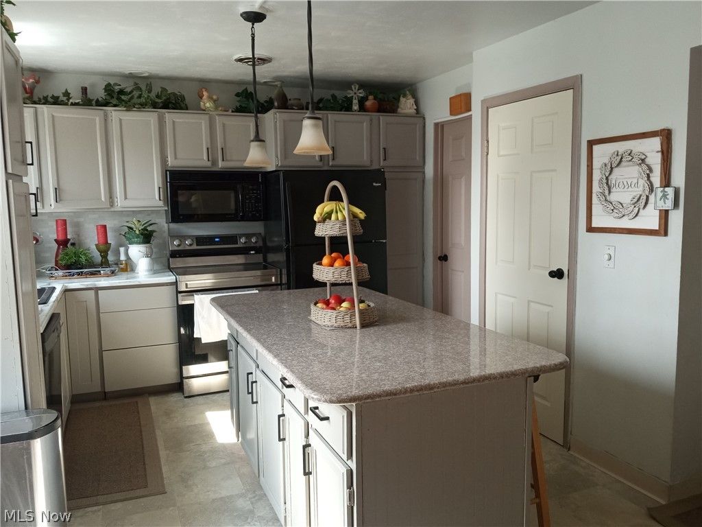 Photo of 13578 Foxcroft Drive, Garfield Heights, OH 44125 (MLS # 5193474)