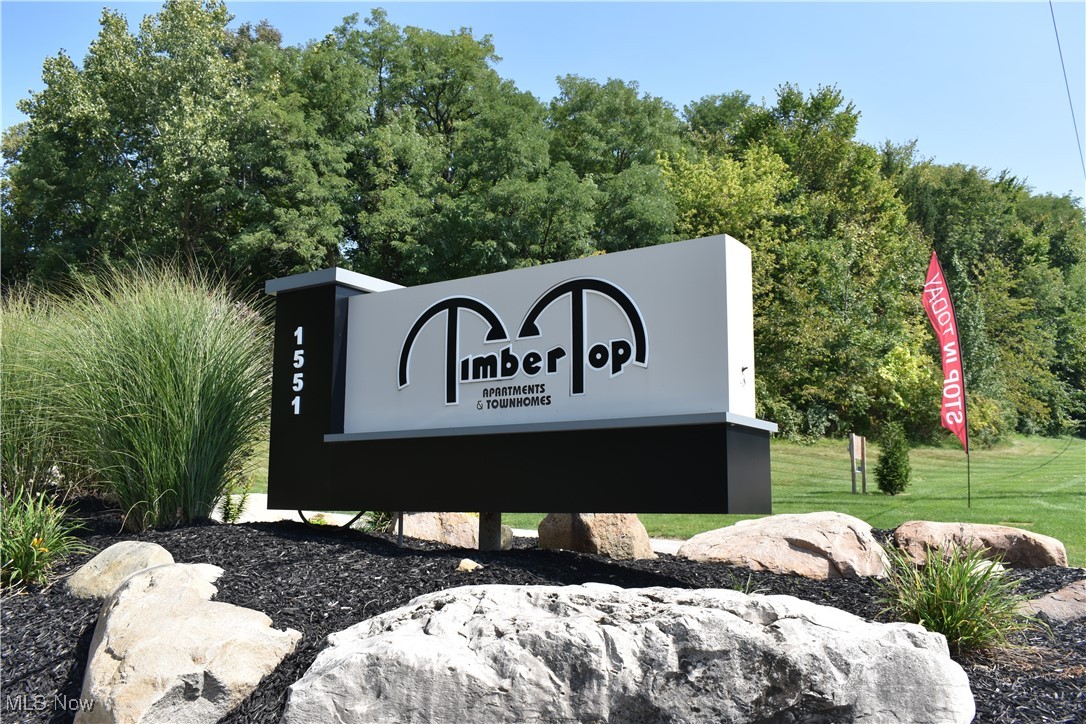 1722 Treetop Trail #D, Akron, Ohio image 2