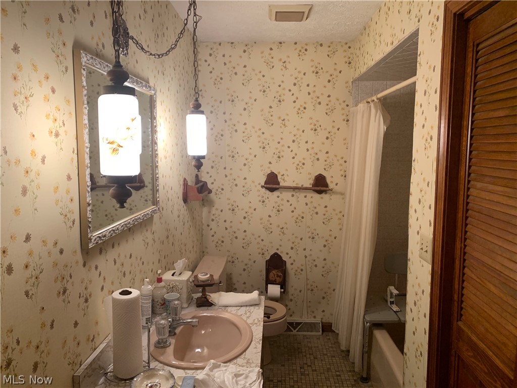 D M & J J Almasy 01 - Residential