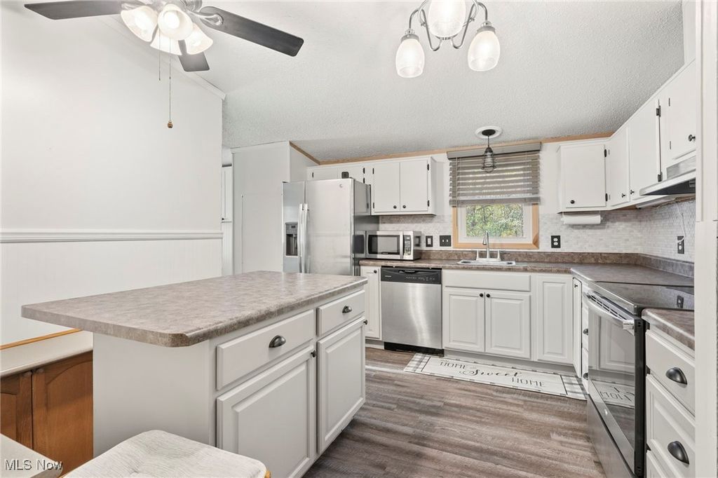 Photo of 5666 Circlevale Street SE, East Canton, OH 44730 (MLS # 5167706)