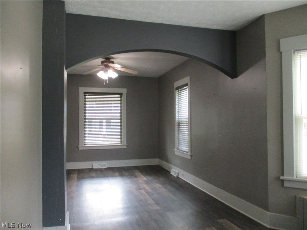 Photo of 326 E Wilson Avenue, Girard, OH 44420 (MLS # 5226824)
